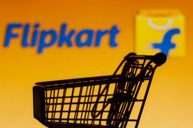 4 Ekim 2021, Brezilya. Bu resimde FlipKart e-ticaret şirketinin logosu önünde bir alışveriş arabası görülüyor.