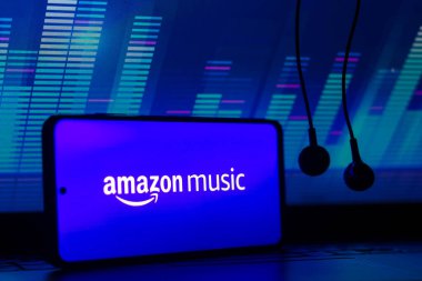 7 Aralık 2021, Brezilya. Bu resimde Amazon Müzik Akımlı Servis logosu akıllı bir telefondan gösteriliyor.