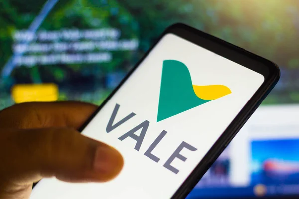 Aralık 2021 Brezilya Resimde Vale Logosu Bir Akıllı Telefonda Sergileniyor — Stok fotoğraf