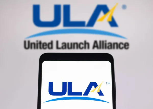 2021 브라질 Ula United Launch Alliance 로고는 스마트폰 배경에 표시되어 — 스톡 사진
