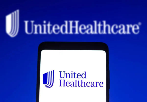 2022 브라질 Unitedhealthcare 로고는 스마트폰 배경에 표시되어 있습니다 — 스톡 사진