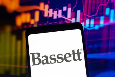 31 Ocak 2022, Brezilya. Bu resimde, Bassett Mobilya Endüstrisinin logosu akıllı telefon ekranında gösteriliyor.