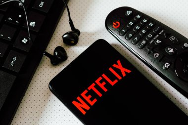 3 Şubat 2022, Brezilya. Bu fotoğraf illüstrasyonunda, Netflix 'in logosu, dünya çapında bir canlı film ve televizyon dizisi sağlayıcısı akıllı telefon ekranında sergilenmektedir.