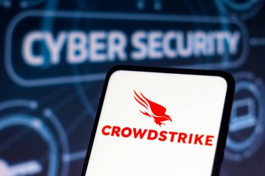 10 Mart 2022, Brezilya. Bu resimde, siber güvenlik şirketi CrowdStrike Holding 'in logosu bir akıllı telefonda sergileniyor.