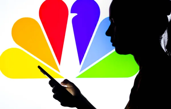 March 2022 Brazil Photo Illustration Woman Silhouette Holds Smartphone Comcast — Stock Photo, Image