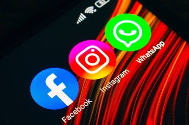 31 Mart 2022, Brezilya. Bu resimde Facebook, Instagram ve WhatsApp uygulamaları akıllı telefon ekranında görüntülenir.