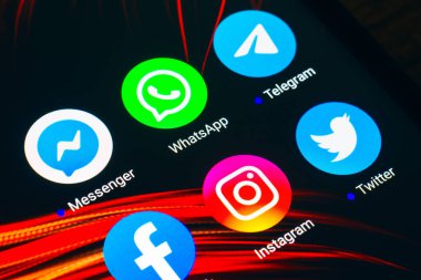 31 Mart 2022, Brezilya. Bu resimde Haberci, WhatsApp, Telegram, Facebook, Instagram ve Twitter uygulama simgeleri akıllı telefon ekranında görüntülendi