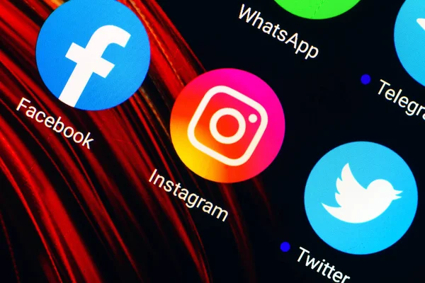 2022年3月31日 ブラジル この写真のイラストでは スマートフォンの画面に表示されるFacebook Instagram Twitterアプリのアイコン — ストック写真