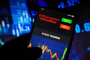 8 Mayıs 2022, Brezilya. Bu resimde Office Depot Office (ODP) 'nin hisse senedi alım satım grafiği akıllı telefon ekranında görülüyor