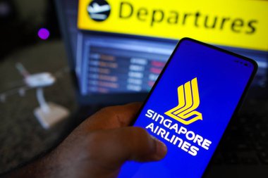 9 Mayıs 2022, Brezilya. Bu resimde, Singapur Havayolları 'nın logosu bir akıllı telefonda sergileniyor.