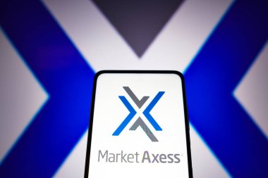 16 Mayıs 2022, Brezilya. Bu resimde MarketAxess Holding Inc. logosu bir akıllı telefonda ve arka planda gösteriliyor.