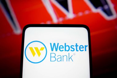 17 Mayıs 2022, Brezilya. Bu resimde, Webster Bank logosu akıllı telefondan gösteriliyor.