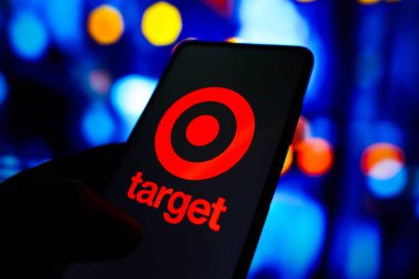 18 Mayıs 2022, Brezilya. Bu resimde, Target Corporation logosu bir akıllı telefonda sergileniyor.