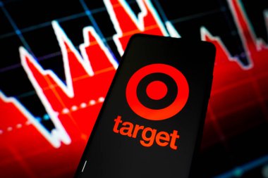 18 Mayıs 2022, Brezilya. Bu resimde, Target Corporation logosu bir akıllı telefonda sergileniyor.