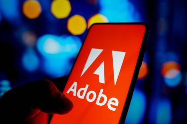 19 Mayıs 2022, Brezilya. Bu resimde, Adobe Inc. logosu akıllı telefon ekranında gösteriliyor