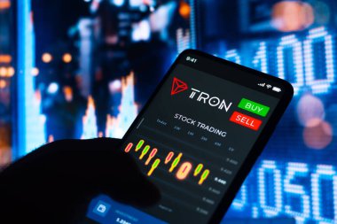 20 Haziran 2022, Brezilya. Bu resimde, TRON 'un (TRX) hisse senedi alım satım grafiği akıllı telefon ekranında görüldü