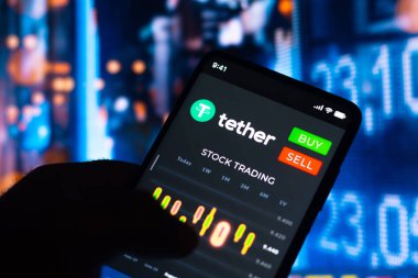 20 Haziran 2022, Brezilya. Bu fotoğraf illüstrasyonunda, akıllı telefon ekranında görülen Bağlayıcı (USDT) borsa grafiği