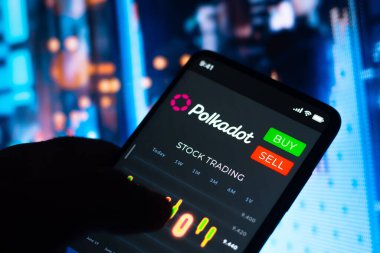 20 Haziran 2022, Brezilya. Bu resimde, akıllı telefon ekranında görülen Polkadot (DOT) hisse senedi alım satım grafiği