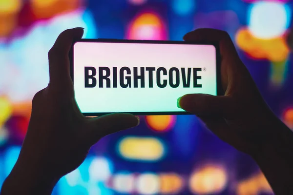 July 2022 Brazil Photo Illustration Silhouetted Woman Holds Smartphone Brightcove — Stock Photo, Image