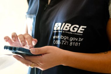 1 Ağustos 2022, Brezilya. Bu resimde IBGE (Instituto Brasileiro de Geografia ve Estatstica) Brezilya 'daki nüfus sayımında çalışan sayım görevlisi.