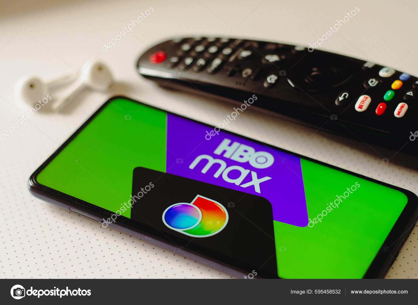 August 2022 Brazil Photo Illustration Hbo Max Discovery Logos