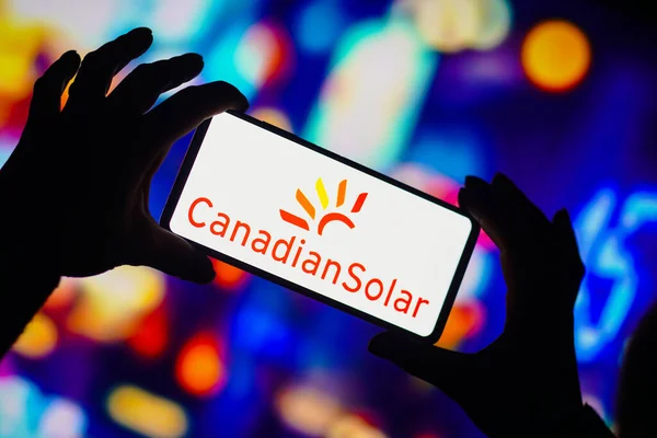August 2022 Brazil Photo Illustration Canadian Solar Logo Displayed Smartphone —  Fotos de Stock