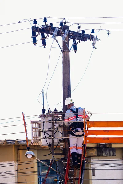 August 2022 Brazil Photo Illustration Energisa Electrician Climbs Pole Fix — Zdjęcie stockowe