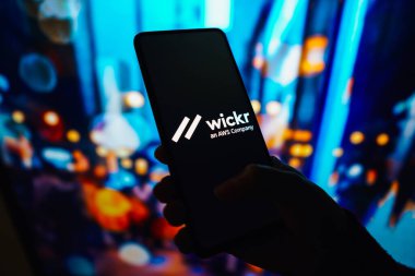20 Eylül 2022, Brezilya. Bu resimde, Wickr logosu akıllı telefondan gösteriliyor.