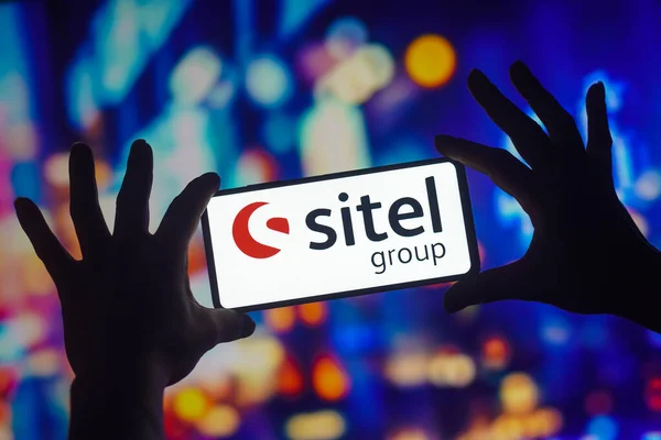 2022年9月26日 在这张照片中 Sitel Group的标志显示在智能手机上 — 图库照片