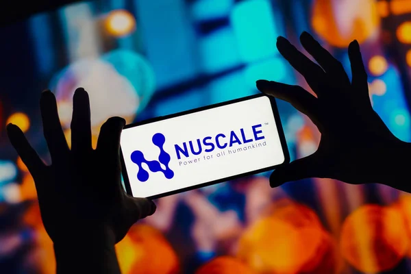 2022年10月5日 在这张照片中 Nuscale Power的标志被显示在智能手机上 — 图库照片