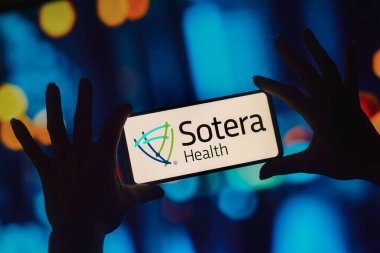 11 Ekim 2022, Brezilya. Bu resimde, Sotera Sağlık logosu akıllı telefon ekranında gösteriliyor.