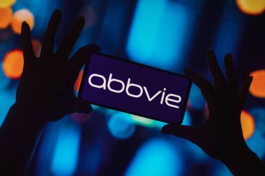 11 Ekim 2022, Brezilya. Bu resimde, AbbVie logosu akıllı telefon ekranında görüntülenir