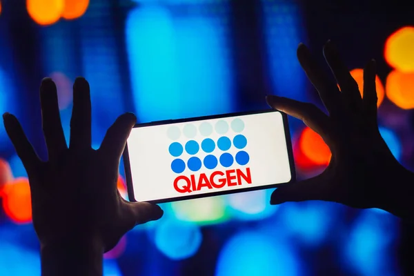 Oktober 2022 Brazilië Deze Foto Illustratie Wordt Het Qiagen Logo — Stockfoto