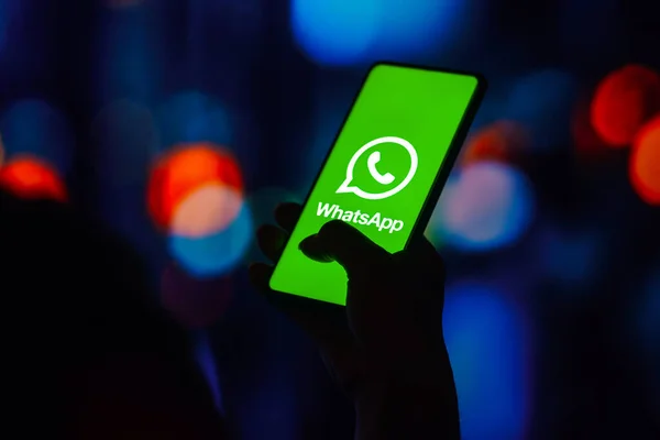 2022年10月17日 ブラジル この写真のイラストでは Whatsappロゴがスマートフォンの画面に表示されます — ストック写真