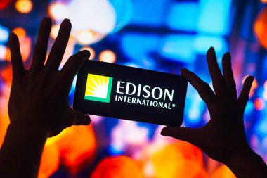 20 Ekim 2022, Brezilya. Bu resimde Edison Uluslararası logosu akıllı telefon ekranında gösteriliyor.