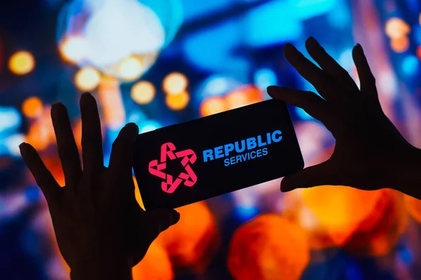 October 2022 Brazil Photo Illustration Republic Services Logo Displayed Smartphone — Stock Photo, Image