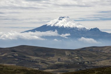 Cotopaxi yanardağ, and highlands Ekvador