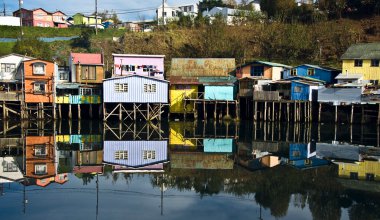 castro, chiloe, Şili suyun üstünde palafito evleri