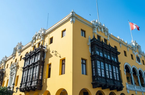 Koloniální žlutá budova, lima, peru — Stock fotografie