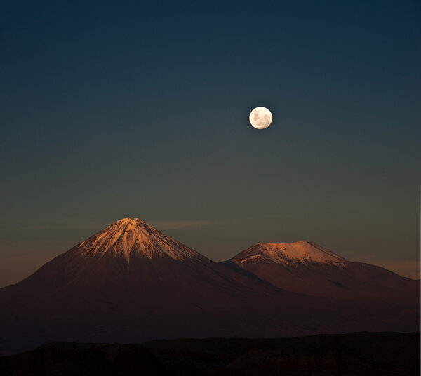 Full-moon in the Moon Valley. Atacama desert of Chile