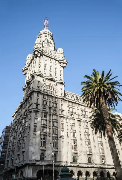 Salvo palace i montevideo, en nationell ikon av uruguay — Stockfoto