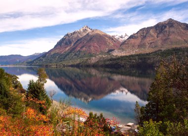 Patagonya bariloche, yakındaki Gölü gutierrez sonbahar renklerini