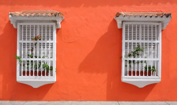 Típicas casas coloniales en la Ciudad Vieja de Cartagena, Colombia —  Fotos de Stock