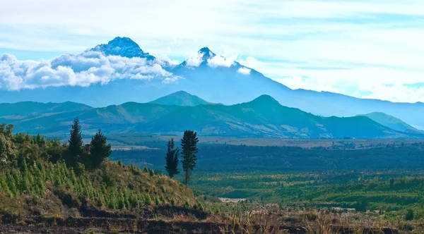 Ilinizas, Andes. Ecuador.  Ilinizas Nature Reserve. Los Ilinizas — Stock Photo, Image