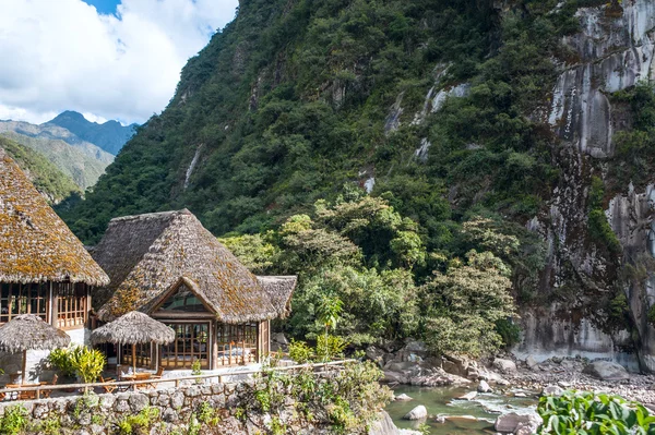 Aguas Calientes, kota di kaki suci Machu Picchu — Stok Foto