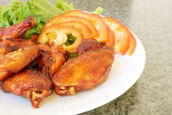 Ayam Wings on a White Plate with Vegetables — Stok Foto