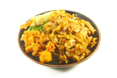 Tay baharatlı kızarmış noodle