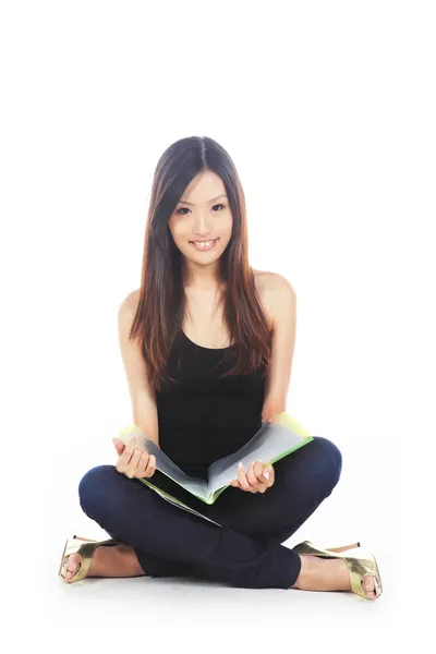 Asiatischer Student studiert — Stockfoto