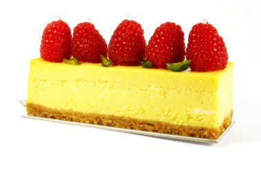 Ahududu mousse kek