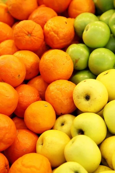 Äpfel und Orangen — Stockfoto